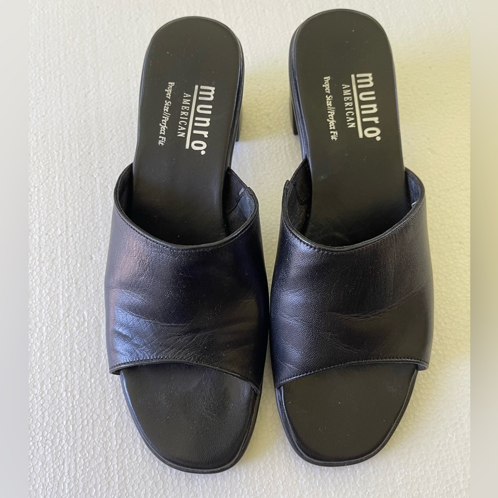 MUNRO American black leather slide sandals  women’s size 6.5 Narrow